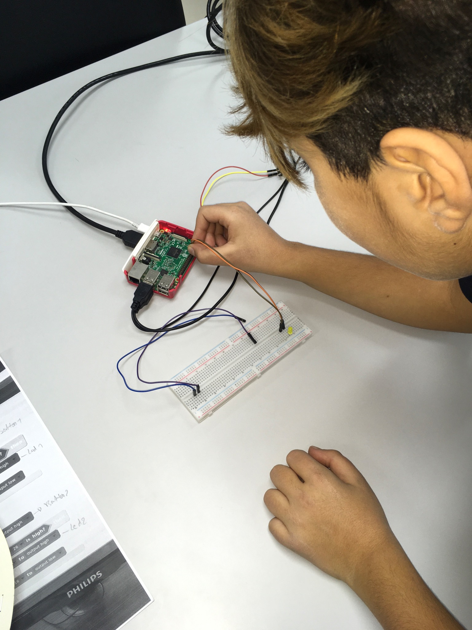 Physical computing workshop for young makers